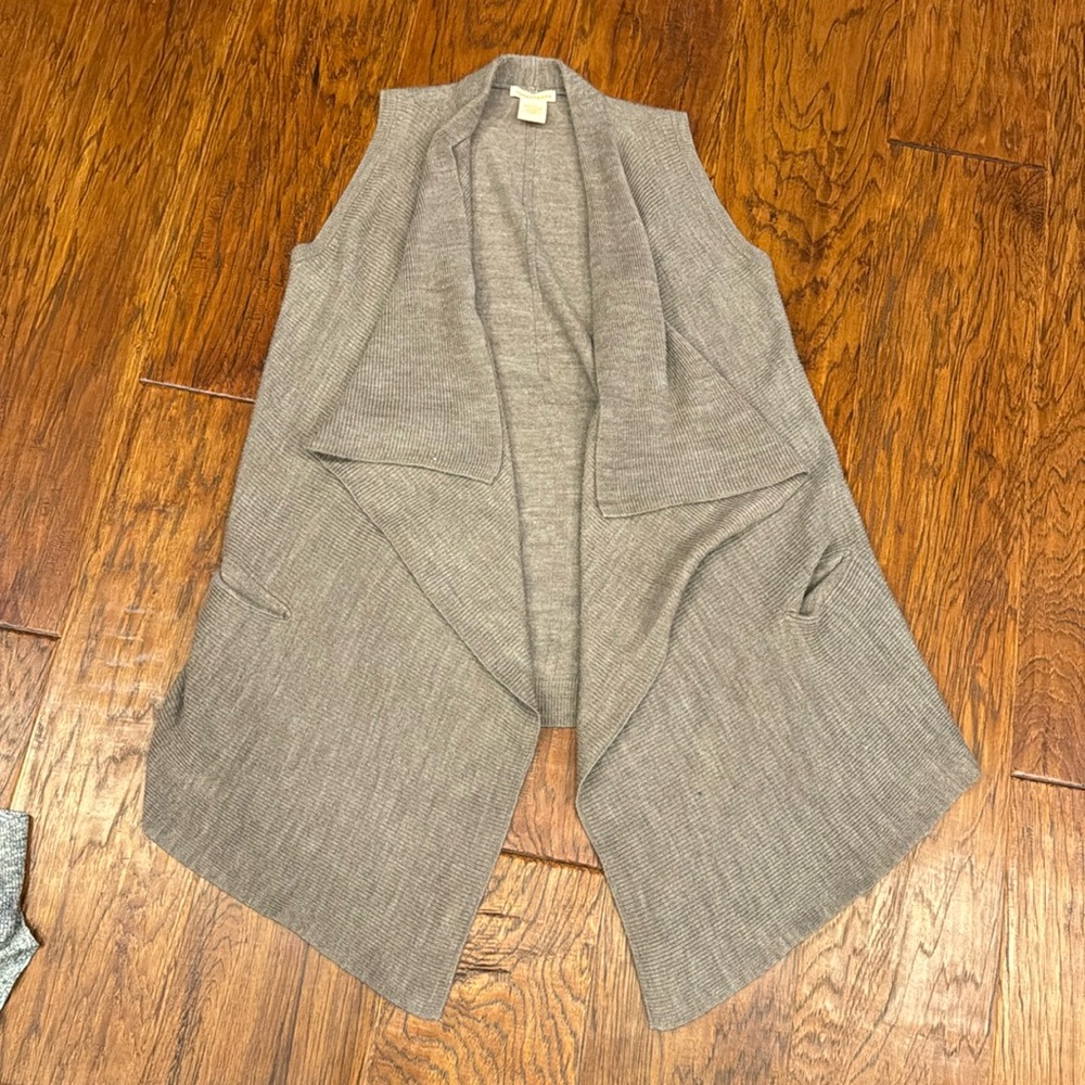 Sweet Romeo. Armless sweater. Light brown. Size small